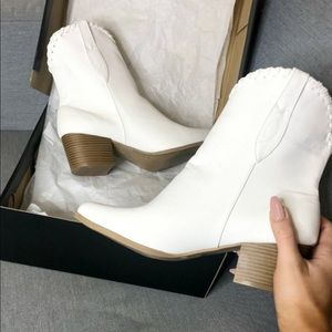 Women’s cowgirl booties